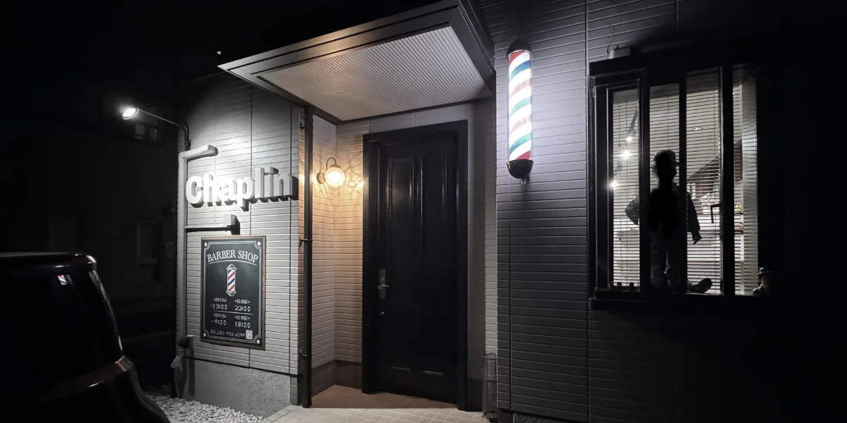 平日は２２時まで営業